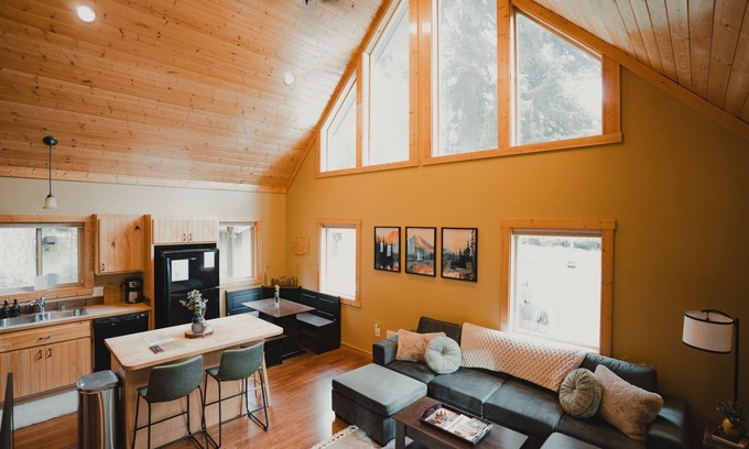 Paradise Estates Cabina | Mountain Vibes w/ HotTub I Firepit l Games l EV