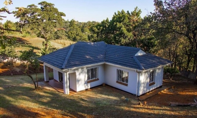 Harare East Casa | Mountain View 2 Bedroom House Holiday Home