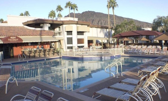 Arcadia Condominio | Mountain View 2BR Condo with Hot Tub at Scottsdale Resort