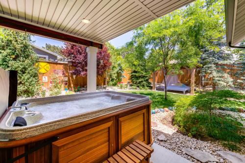 Cottonwood Heights Apartamento | Mountain View and Shared Hot Tub Apt by Ski Resorts