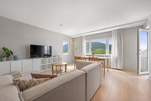Laksevag Apartamento | Mountain View & Balcony - Newly Renovated Apartment