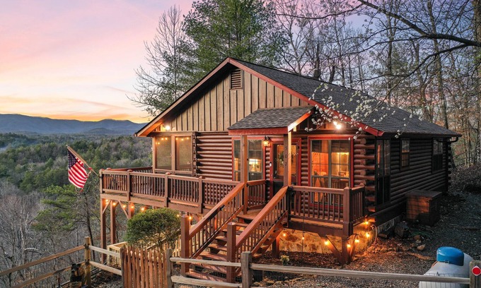 Ellijay Casa | Mountain view cabin near Ellijay w/ hot tub!