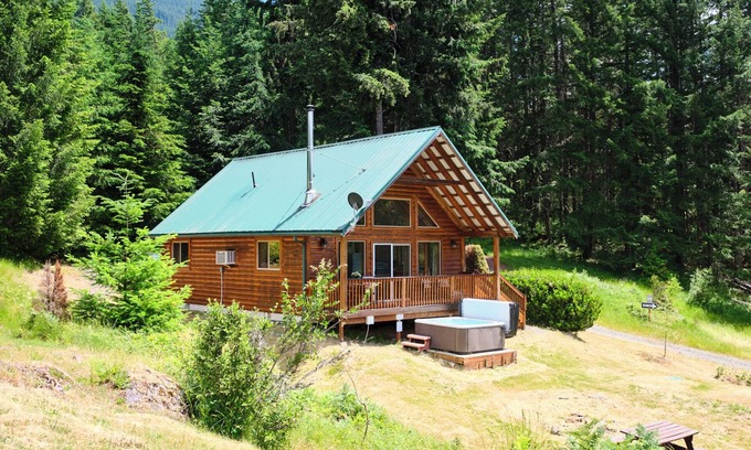 Packwood Cabina | Mountain View Cabin, Hot Tub at Mt. Rainier
