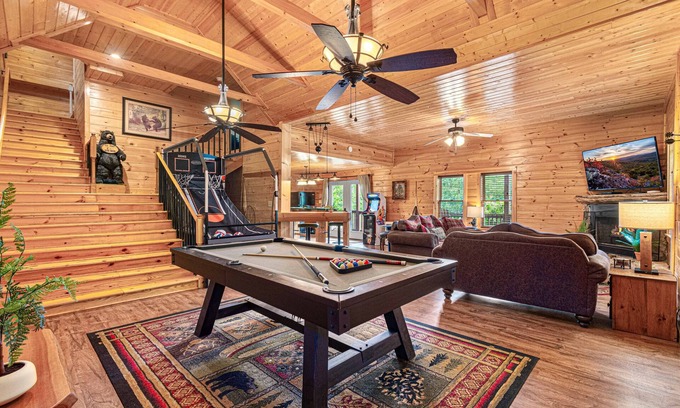 Whittier Cabina | Mountain View Cabin | Hot Tub & Coffee Bar