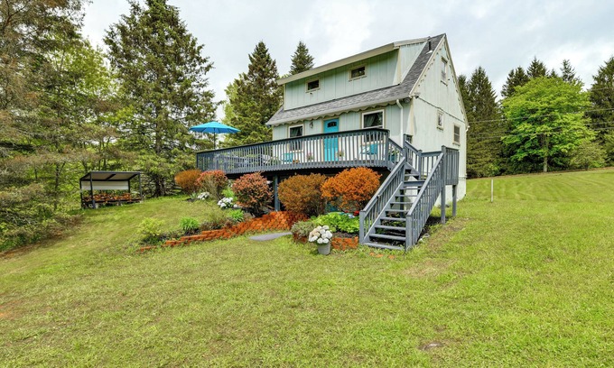 Denver Cabina | Mountain-View Catskills Casita: Hike, Fish & Golf!