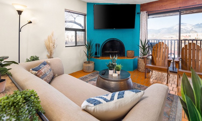 El Prado Condominio | Mountain View Condo 25 min to Taos Ski Resort