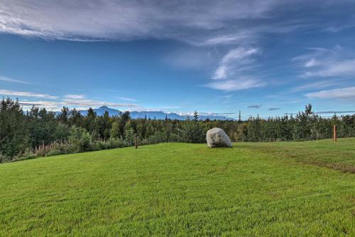 Buffalo Soapstone Casa | Mountain-View Deck Secluded Cottage in Palmer