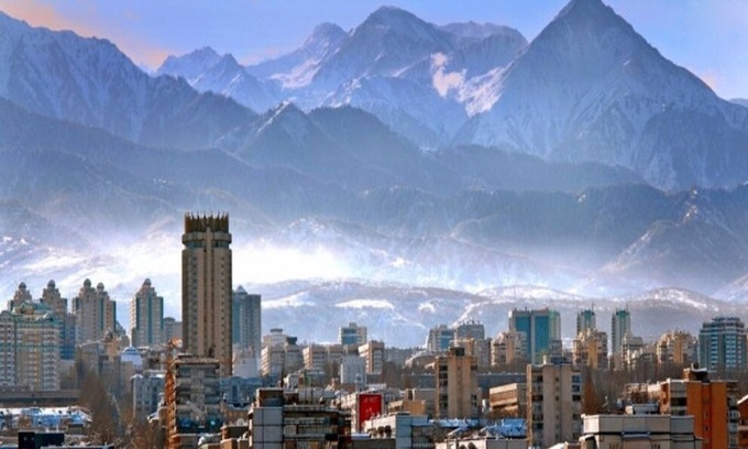 Almaty Apartamento | Vista a la montaña disfrutar en el medio de la vida de Almaty