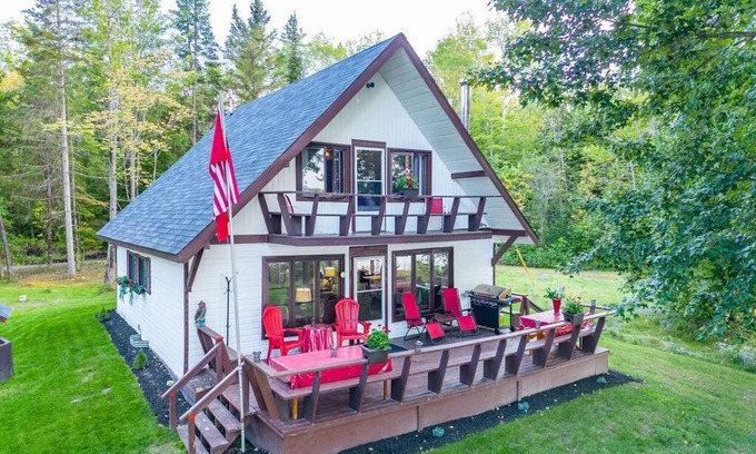 L'Isle-aux-Allumettes Chalet De Esquí | 4br Playa de arena / Vista a la montaña Cuenta de ovejas Cottage Pembroke / Petawawa / Pontiac / Outaouais