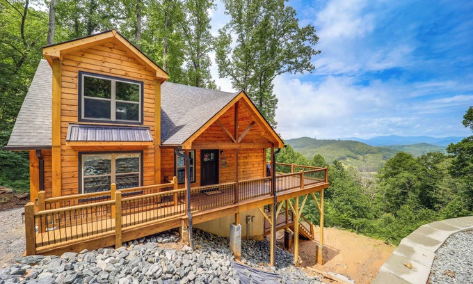 Fleetwood Cabina | Mountain-View Fleetwood Retreat w/ Deck & Grill