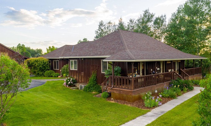 Bozeman Casa | Big Home -Views de Bridgers, jacuzzi, mesa de billar!