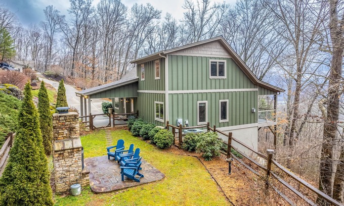 Waynesville Casa | Mountain-view haven with great views, fireplaces, WiFi & ample alfresco living
