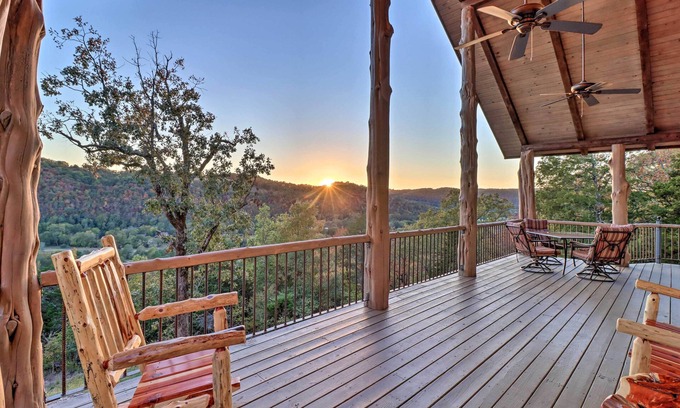 Mountain View Cabina | Mountain View Hideaway w/ Outdoor Fireplace!