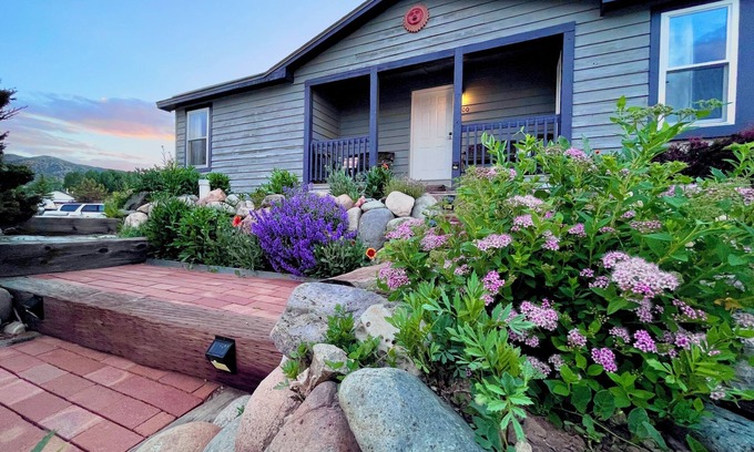 Salida Casa | Mountain View Home Great for Groups and Families
