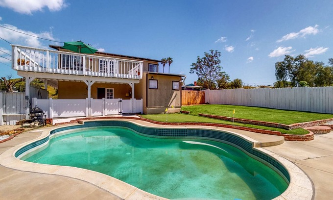 Lake Elsinore Casa | Mountain view home with pool, putting green, grill