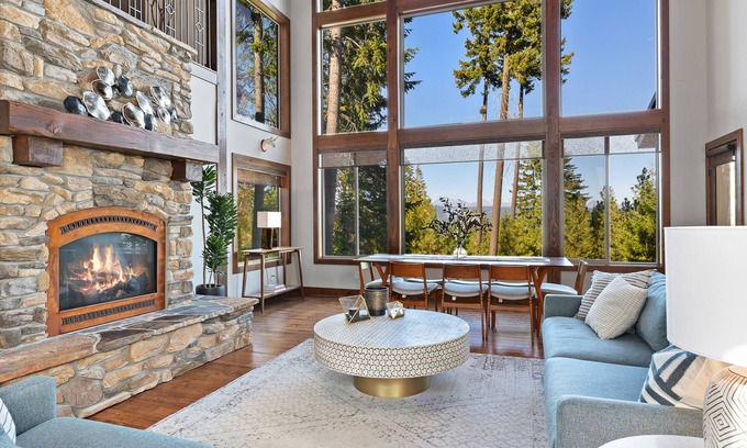 Cle Elum Casa | Mountain-view house with hot tub, chef's kitchen, fireplace, and home office