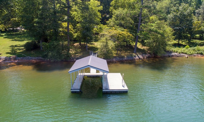 Hiawassee Casa | Mountain-View Lakefront Cabin Retreat.