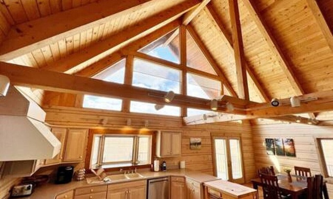 North Powder Casa | Mountain View Lodge, Sleeps 14, Near Anthony Lakes