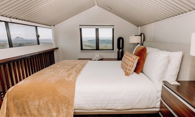Wootha Cabina | "Mountain View Lodge Maleny"