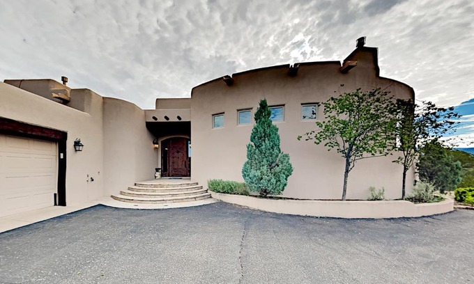 Santa Fe Casa | Mountain-View Magic