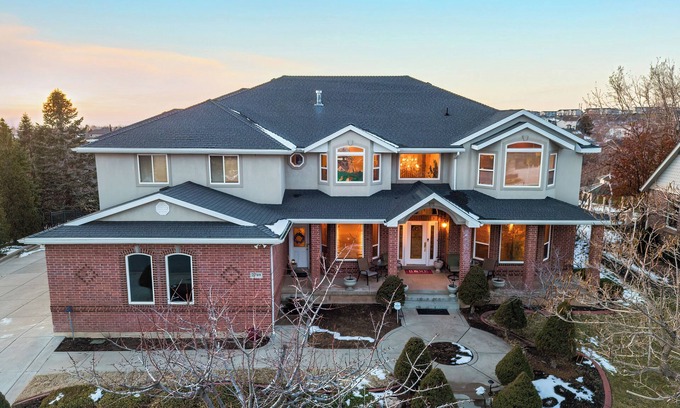 Layton Casa | Mountain View Mansion in the foothills of Utah