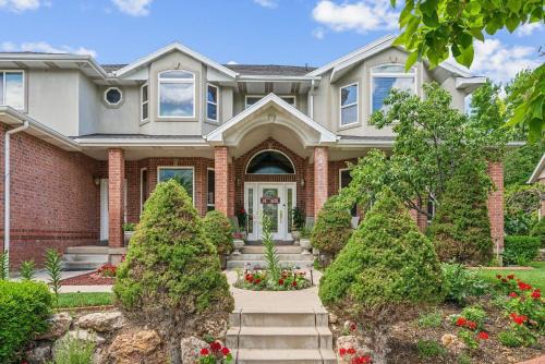 Layton Casa | Mountain View Mansion