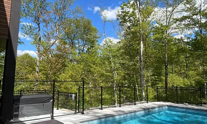 La Conception Chalet De Esquí | Mountain View Retreat with Private Hot Tub & Pool