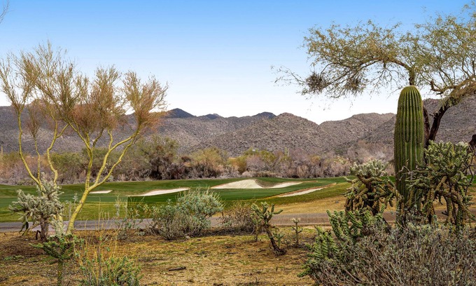 Dove Mountain Casa | Mountain-view retreat near golf with alfresco dining, 2 living rooms, jetted tub