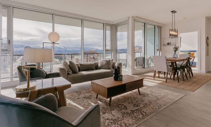 Cultural District Condominio | MOUNTAIN VIEW ✧ SLEEPS 4 | CLOSE TO KGH/UBCO ✧