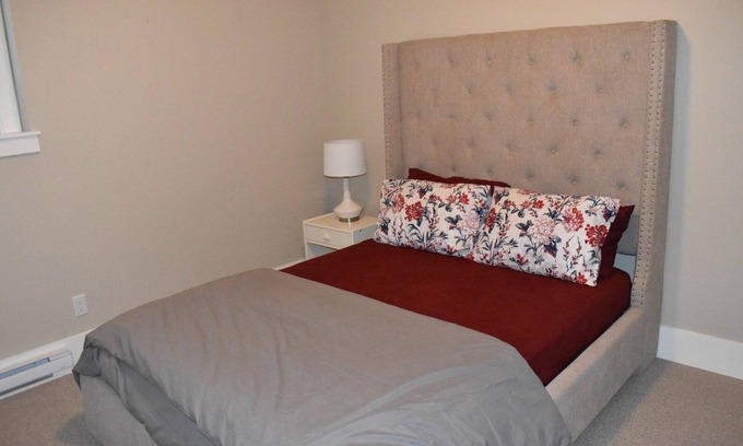 McMillan Casa | Mountain View Spacious Guest Suite In the heart Of Abbotsford City, Free Parking