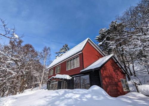 Yoichi Casa | Mountain View Totoro - spacious & sunny