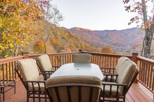 Whittier Casa | Mountain View Tree House w/country club amenities