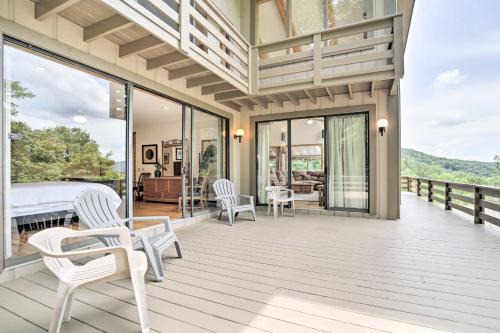 Bryson City Casa | Mountain Views and Deck Spacious Bryson City Home!