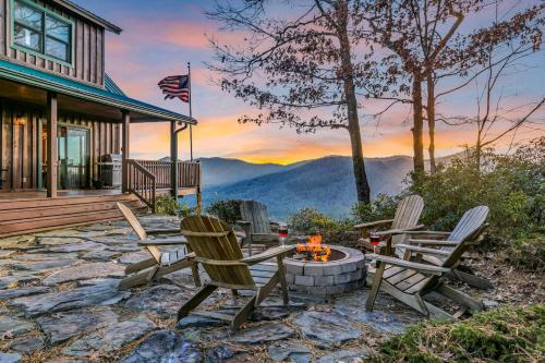 Sapphire Casa | Mountain Views and Deck Stunning Sapphire Cabin