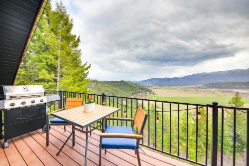 Bonners Ferry Casa | Mountain Views and Fireplace Bonners Ferry Escape!