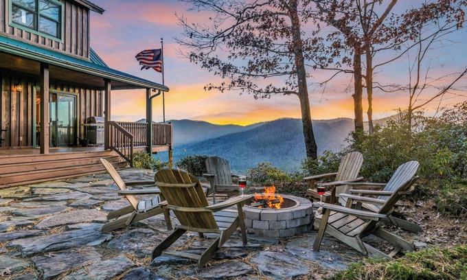 Sapphire Cabina | Mountain Views & Deck: Stunning Sapphire Cabin