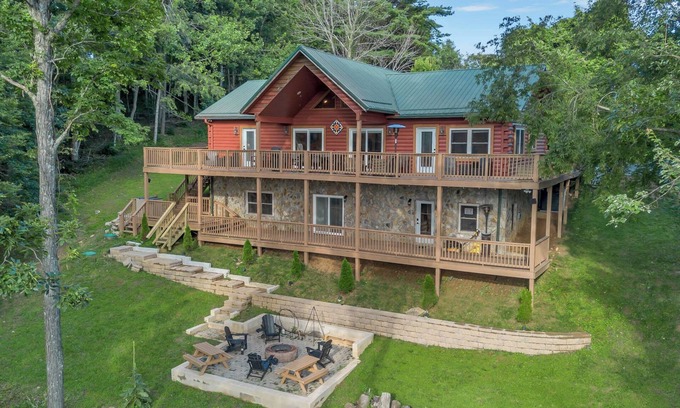 Grassy Creek Casa | Wraparound Views & Forest Feels | Dream Cabin | Game Room with Pool Table