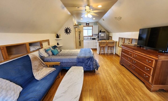Ogden Apartamento | Mountain Views from Private Loft Studio - Near Downtown!