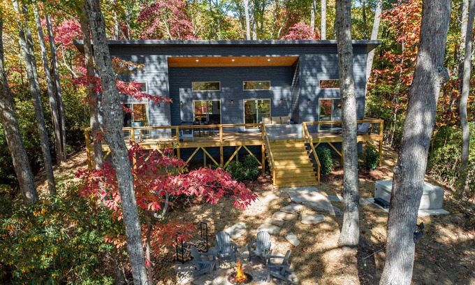 Hendersonville Casa | Mountain Views| Hot Tub | Fire Pit