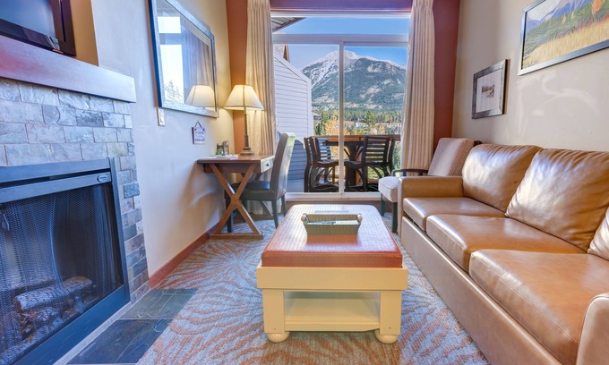 Cougar Creek Condominio | MOUNTAIN VIEWS, HOT TUB & HEATED POOL:1 Bed 1 Bath