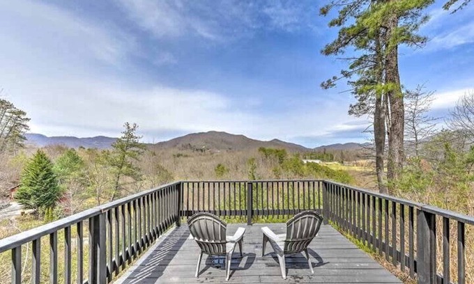 Canton Casa | Mountain Views I Covered Deck w/ Hot Tub-Sleeps 11
