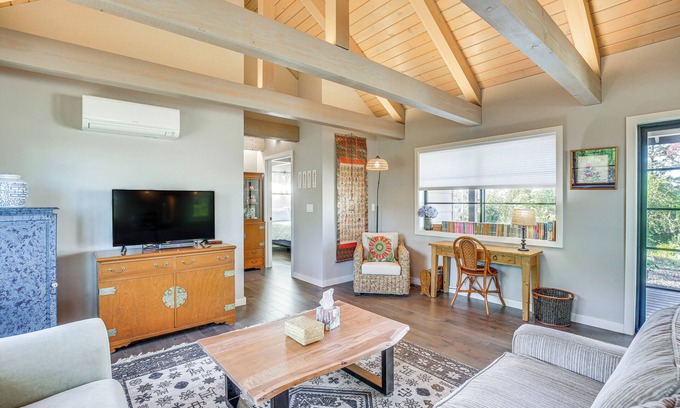 Thurston Cabaña | Mountain Views: Peaceful Eugene Country Cottage!