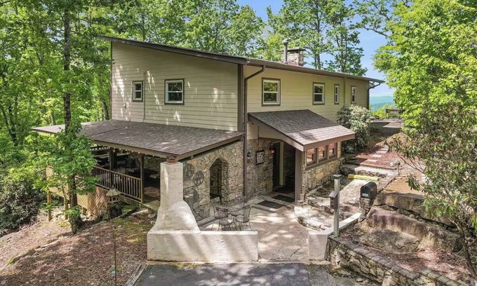 Pisgah Forest Casa | Mountain views, pickleball, hot tub, guest cottage, fire pits w/free Biltmore pass