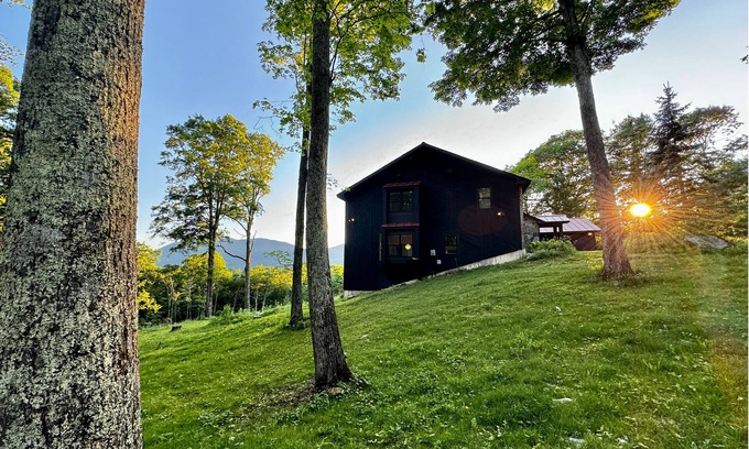 Dorset Casa | Mountain Views - Secluded - Modern