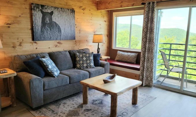 Chalet Village Apartamento | Mountain Villa Magnificent Views - 2 Pools, Fireplace & Hot Tub