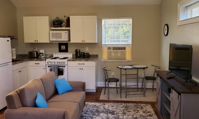 Young Harris Apartamento | Mountain Walk $65 Weekday Rates through September