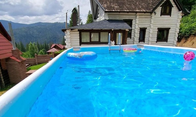 Mykulychyn Casa | Mountain White House гостинний двір