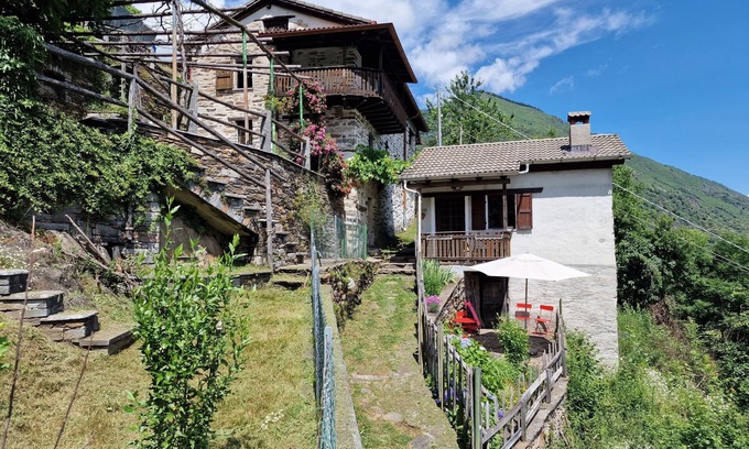 Lunecco Casa | Mountain worlds behind Lake Maggiore