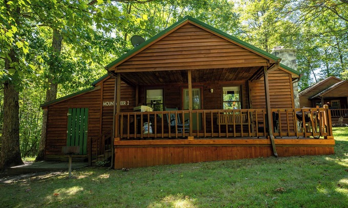 Hico Cabina | Cabañas cerca de New River Gorge con jacuzzi y chimenea