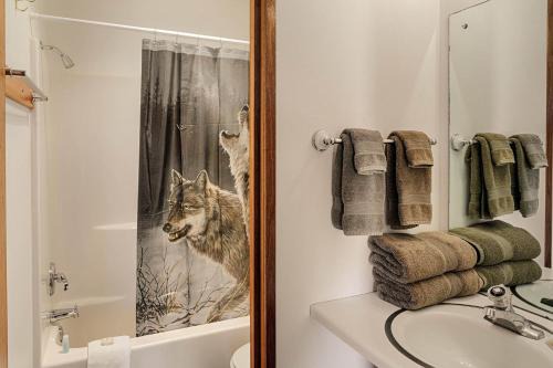 Oroville Casa | Mountaineer Cabin